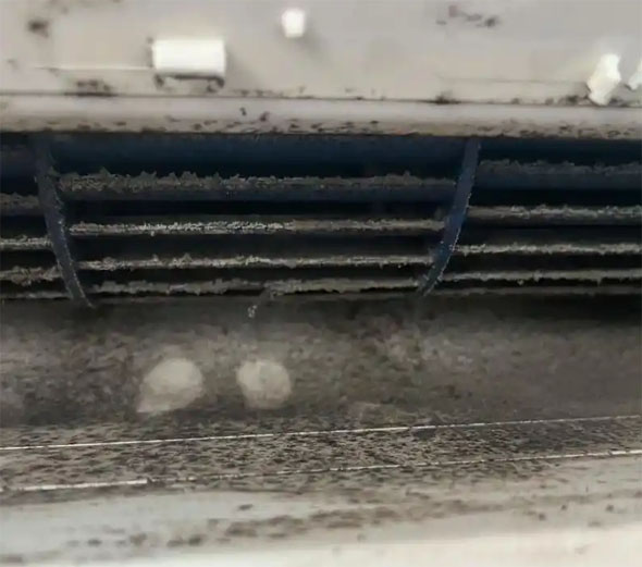 湛江市空调吹的风有股烧焦味是怎么回事